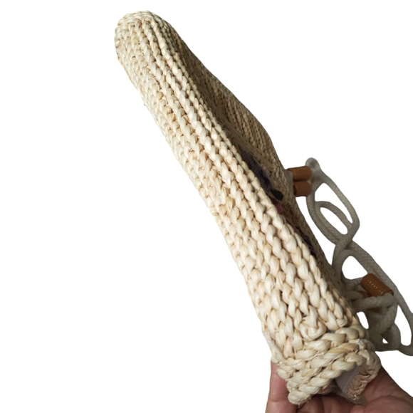 Straw Braided Floral Square Tote Bag in Ivory Woven Beach Shoulder Bag - Picture 6 of 12